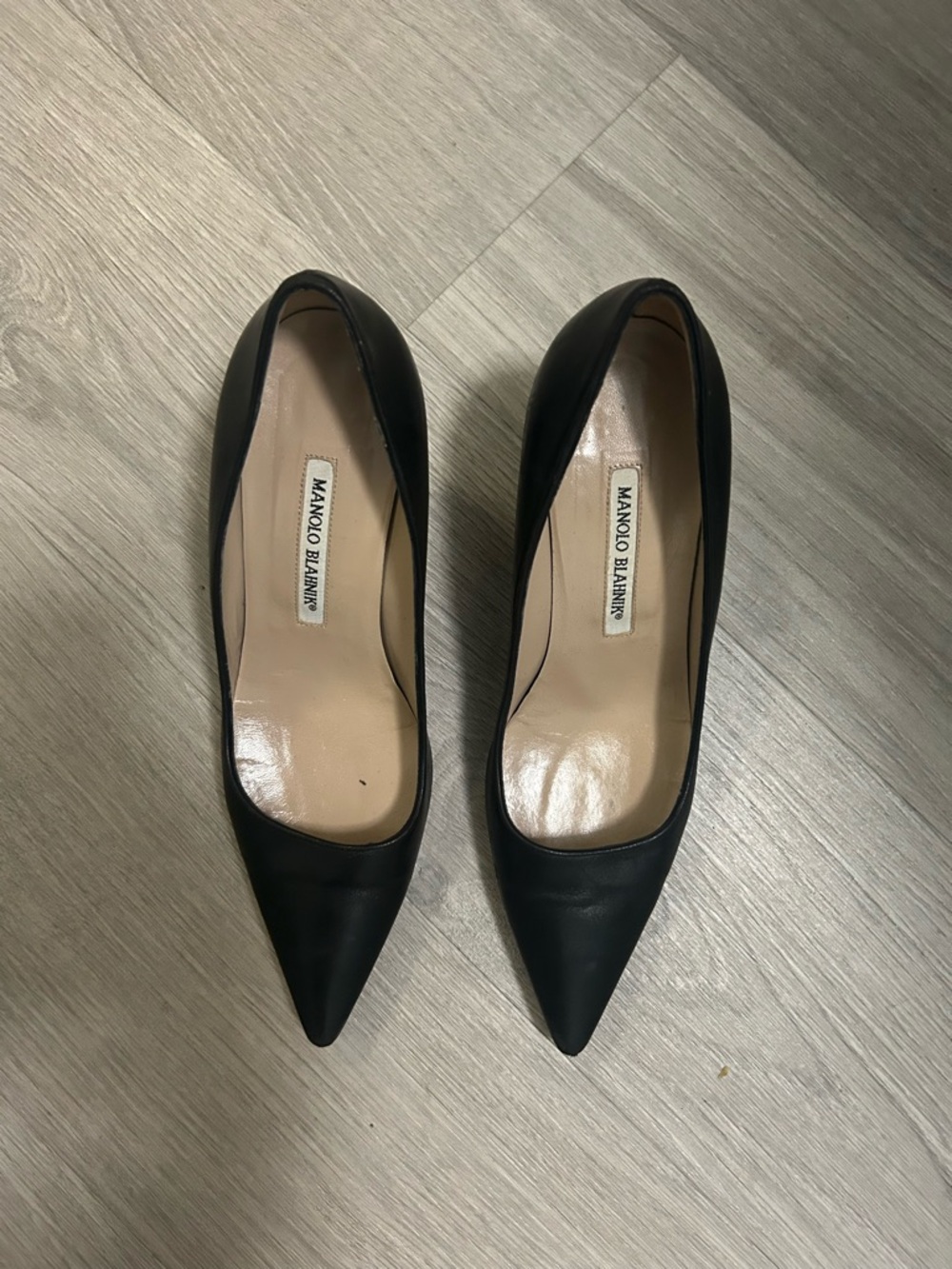 Manolo Blahnik Black Pointed Leather Pumps - Classic Women's Heels